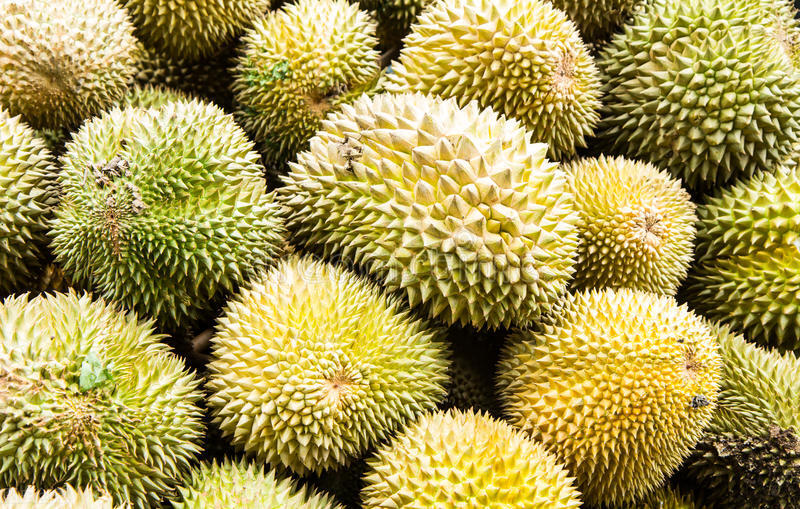 买榴莲要挑什么样的好吃,买榴莲挑裂口的还是不裂口的