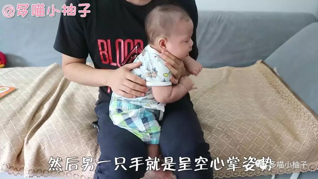 奶爸拍嗝正确姿势,奶爸拍嗝教学视频大全