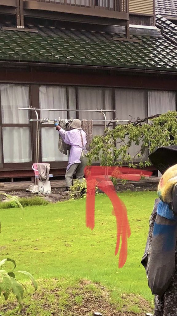 日本人进村村民惊慌失措片段,中国人探秘日本稻草人村