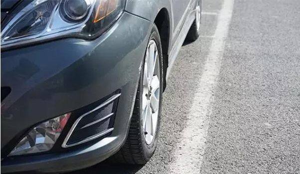 科目三靠边停车怎样避免压线,科目三靠边停车怎么避免压线