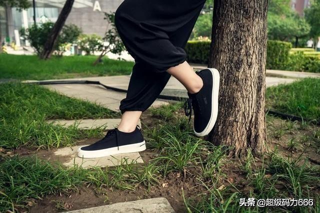 李宁飞织透气轻便跑步鞋,李宁飞织板鞋