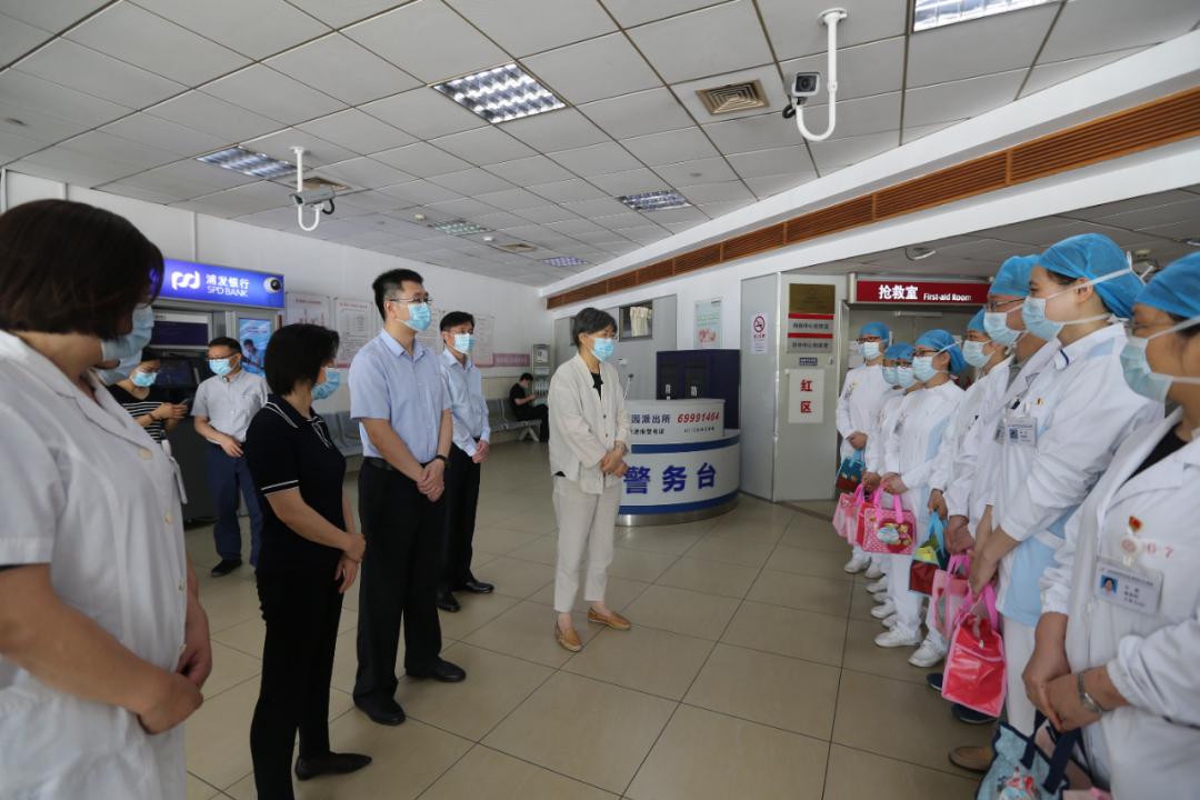 春节前走访慰问部队军民鱼水情深,新春走基层慰问官兵