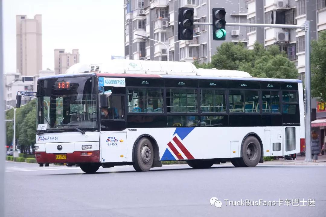 福州公交经典车型，头顶大包的10.5米宇通A74CNG公交车