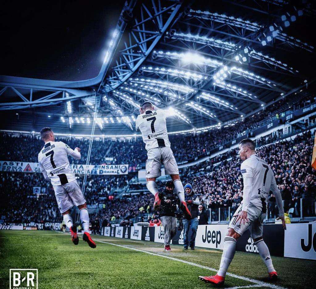 c罗在球场上的暴力时刻,c罗离场对手对他说了什么