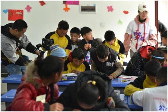 鍏崇埍闈掑皯骞村叕鐩婃垚闀胯惀,鍏崇埍鍎跨绛戞ⅵ璧疯埅蹇楁効鏈嶅姟娲诲姩