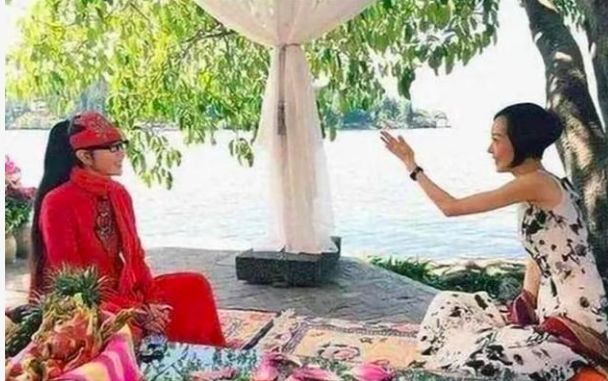 杨丽萍3500万宫殿整改后再吸金，一杯咖啡100元，只能参观一小时