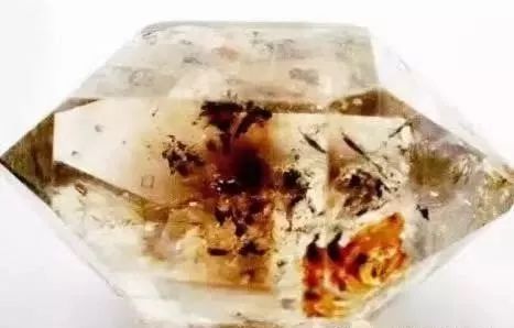 水晶的种类和区别,如何分辨天然的水晶和假的水晶