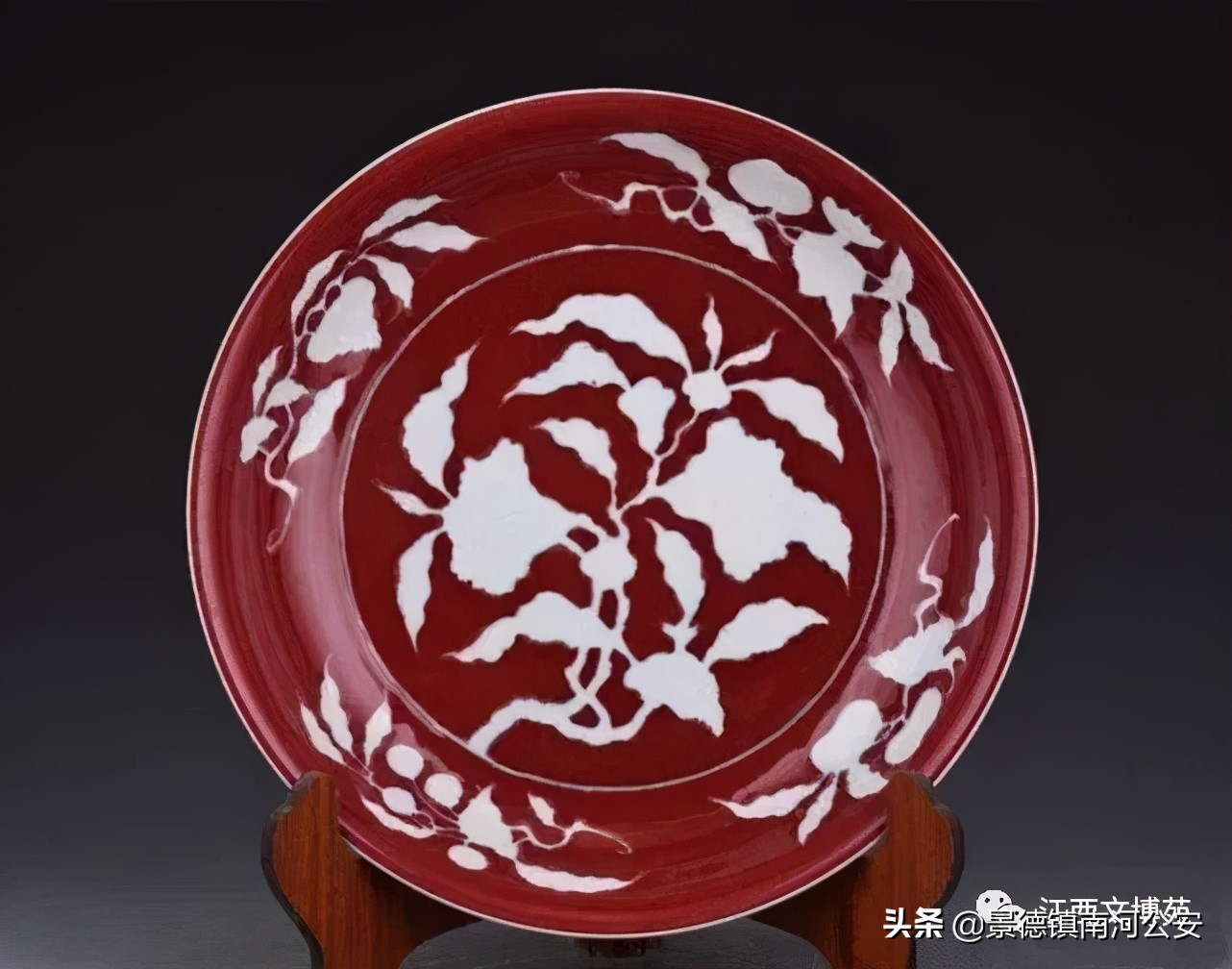 鲜亮凝重大明宣德红釉瓷器赏析,故宫馆藏明朝宣德铜红釉瓷器特征