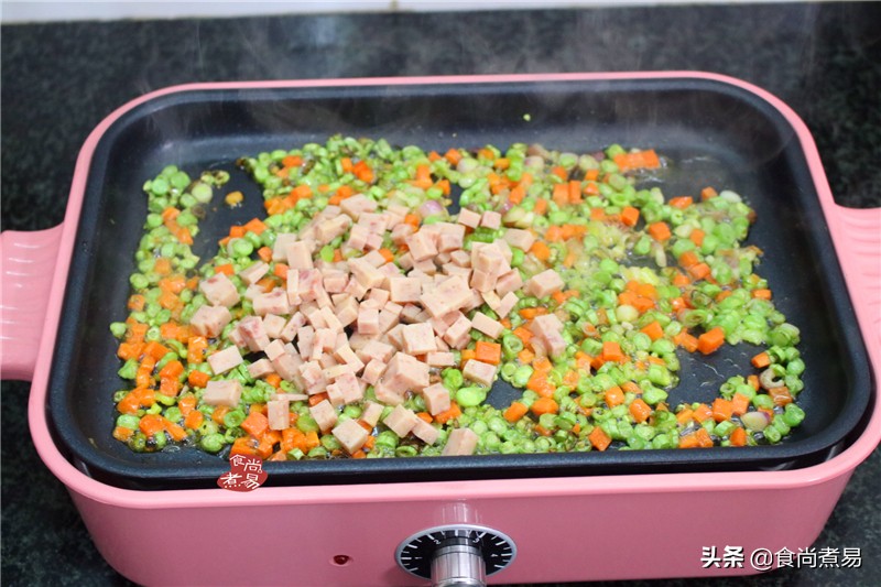 只用鸡蛋和剩饭做美食,一碗剩饭一个瘦肉