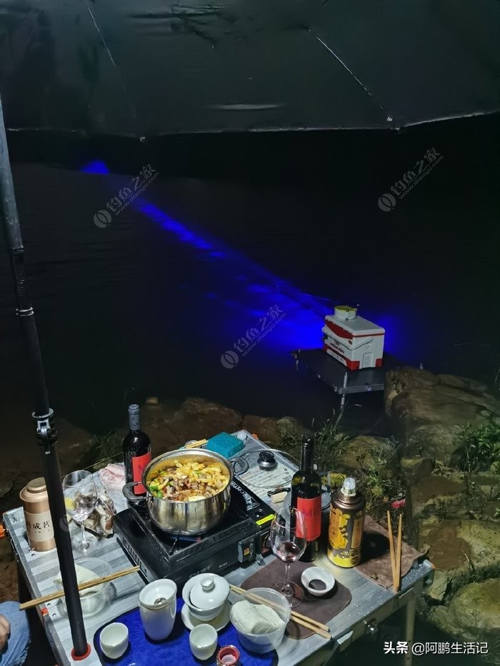 雨中作乐:酒足饭饱，雨后垂钓收货颇丰！