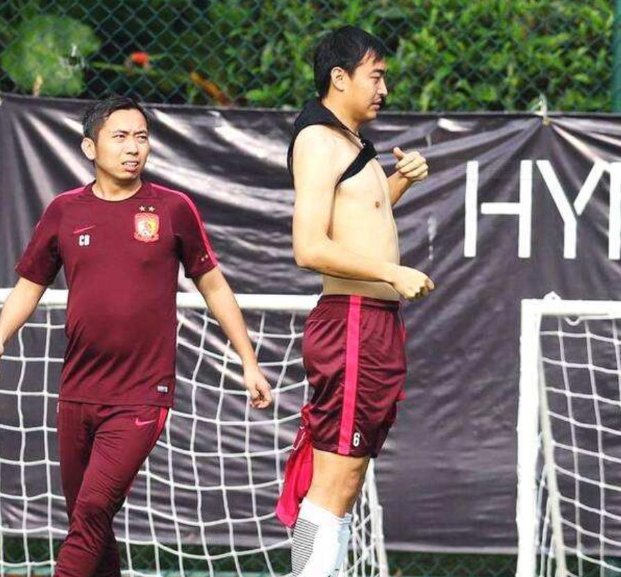 好消息国足稳进12强,国足薪资待遇对比日本韩国