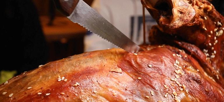 木屋烧烤夏季也有烤全羊吗,木屋烧烤的烤全羊