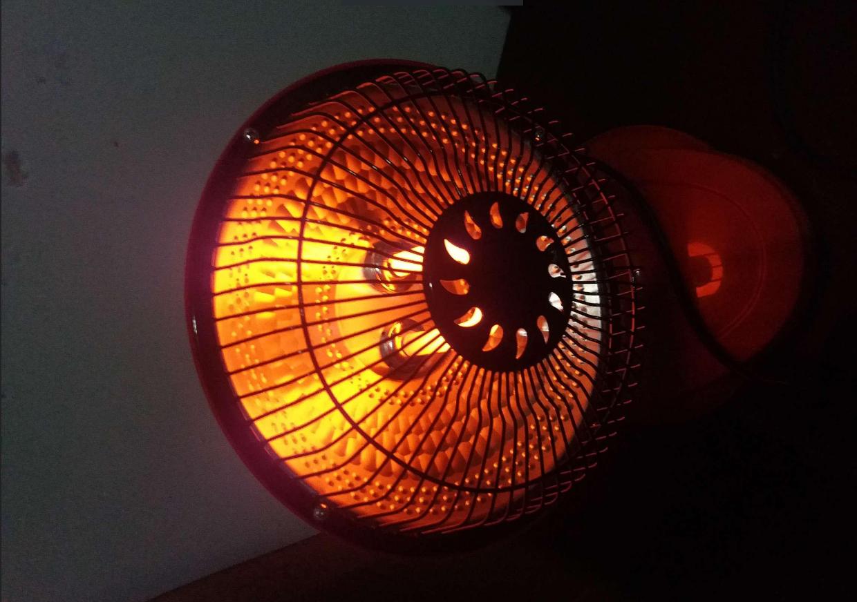 小太阳取暖器一直插电会起火吗,小太阳取暖器烧坏