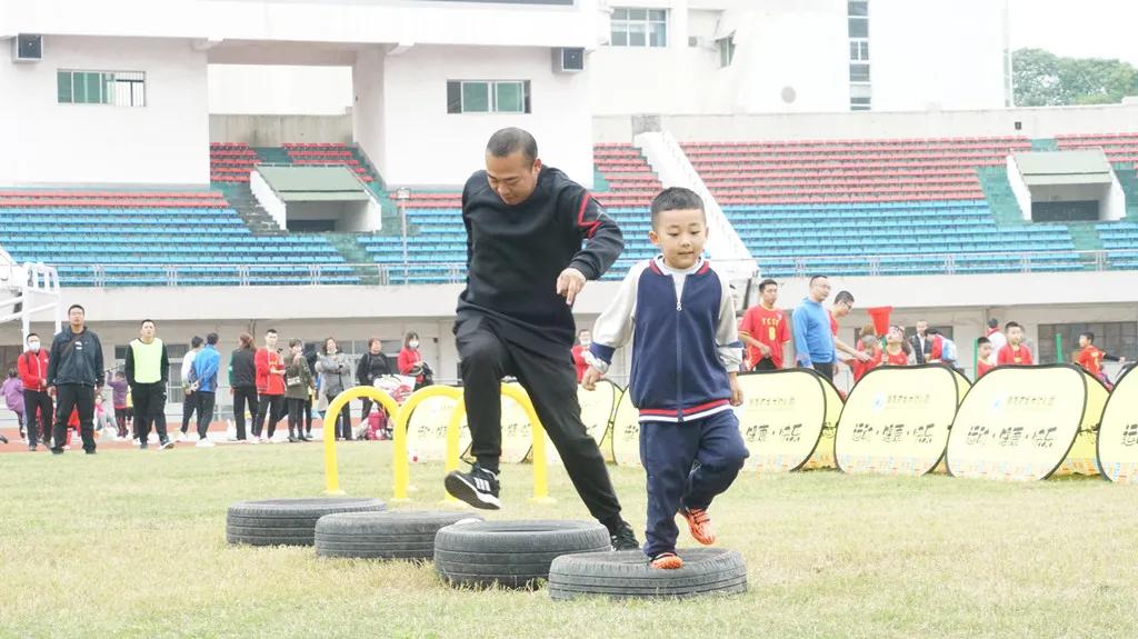 北川永昌幼儿园参加绵阳市首届幼儿足球嘉年华展示大会获佳绩
