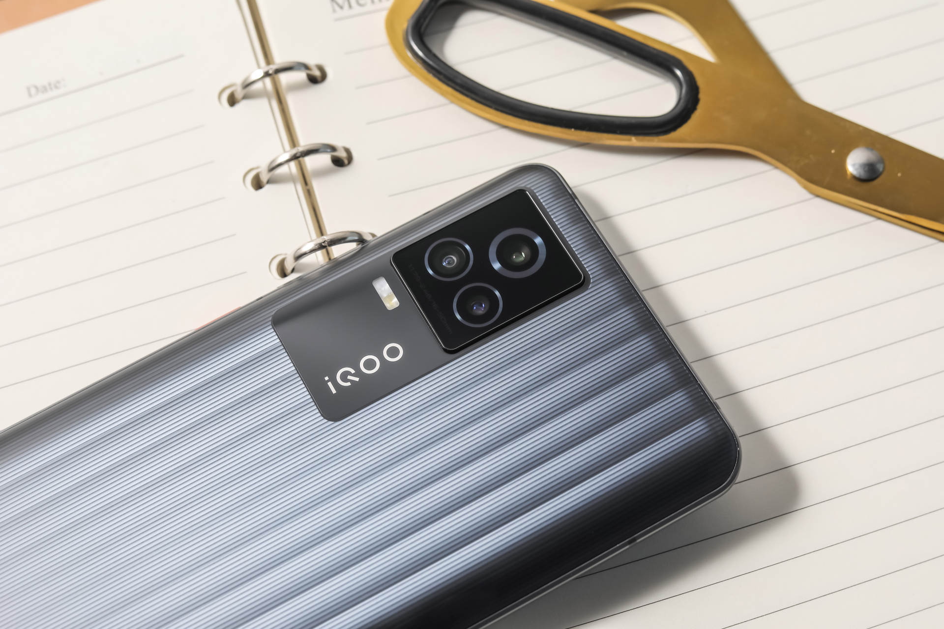 性能旗舰iQOO7游戏实测：王者满帧无压力，全感操控更沉浸