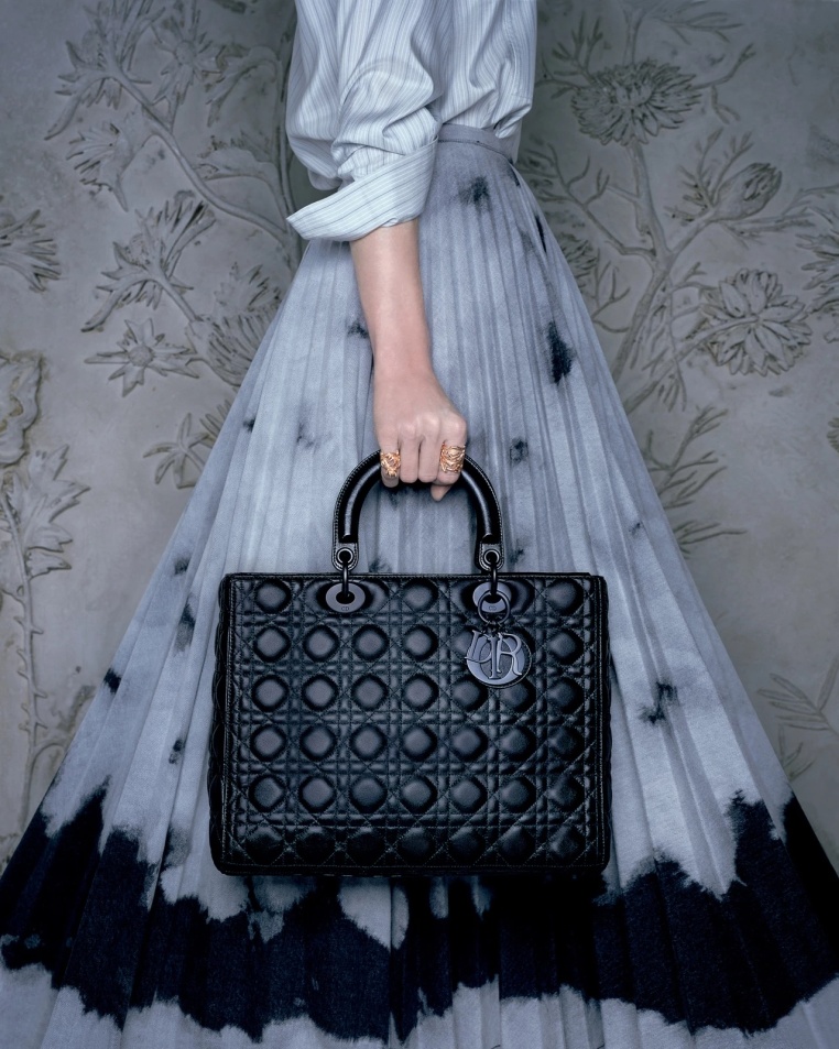 dior时尚品牌带来的魅力与优雅,dior迪奥花漾芬芳