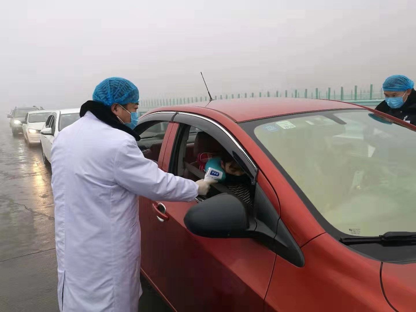 三强化坚决打赢疫情防控,三强化坚决打赢疫情防控阻击战