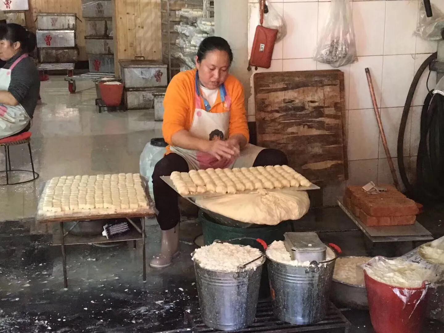 建水县烤豆腐蘸水,建水县曲江镇东山烤豆腐
