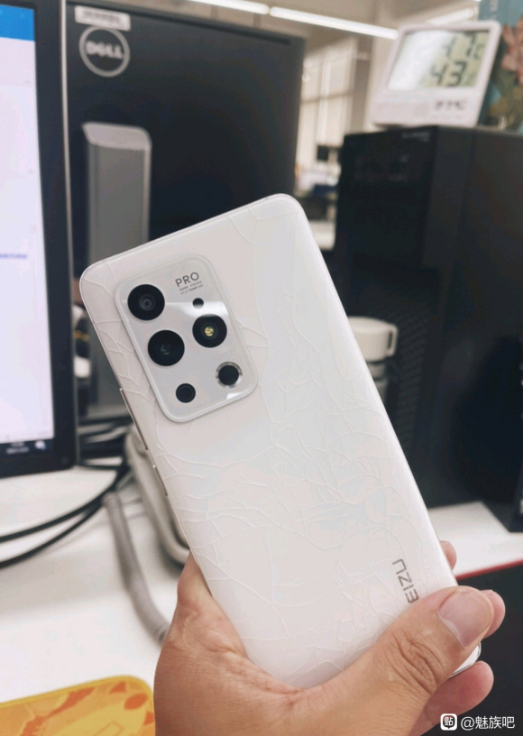 魅族18维修价出炉，魅友晒首碎：一款摔出美感，一款摔得肉疼