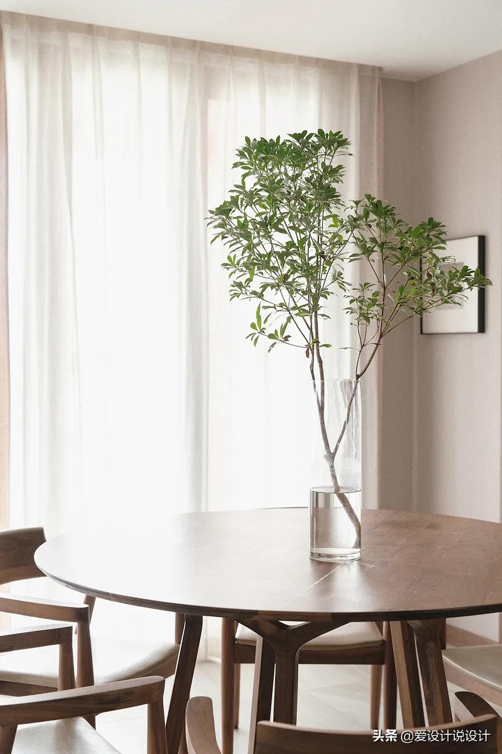 原木是让人清新脱俗的风格,现代简约和原木风混搭