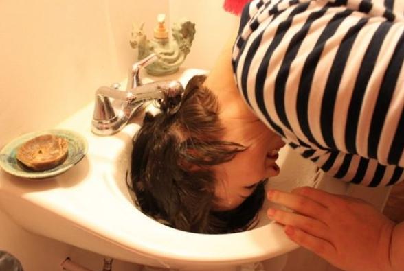 想让油性发质有所改善，做到这4点是关键！从此头发不再油腻腻