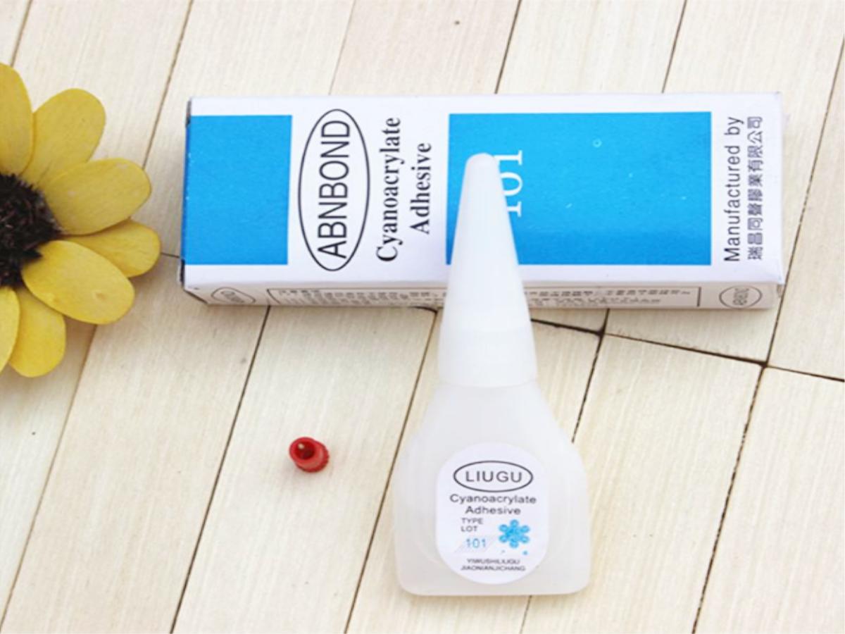 宝宝误食了普通胶水,小孩误食502胶怎样自救