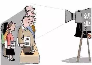 HR狂怼某大学大学生，老师说：我的学生很“土”，你怎么看？