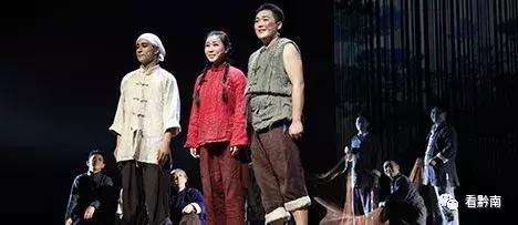 黔南对普通高中各年级排名前20%的学生免除学费，从这个时间开始