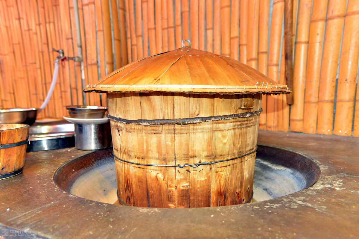 传统酿酒天锅木甑怎么能酿出酒,纯粮固态白酒和液态发酵的工艺
