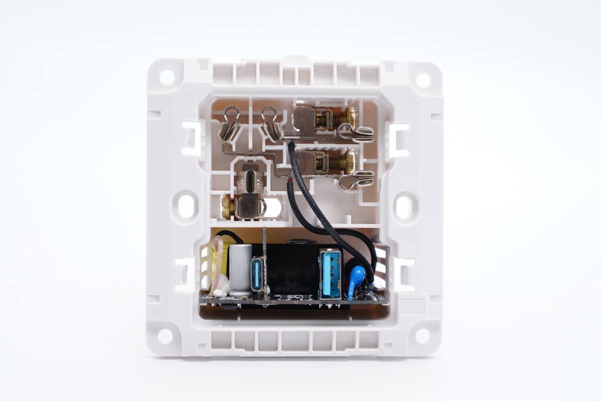 公牛快充多功能插座怎么样,插座一哥最新上市消息