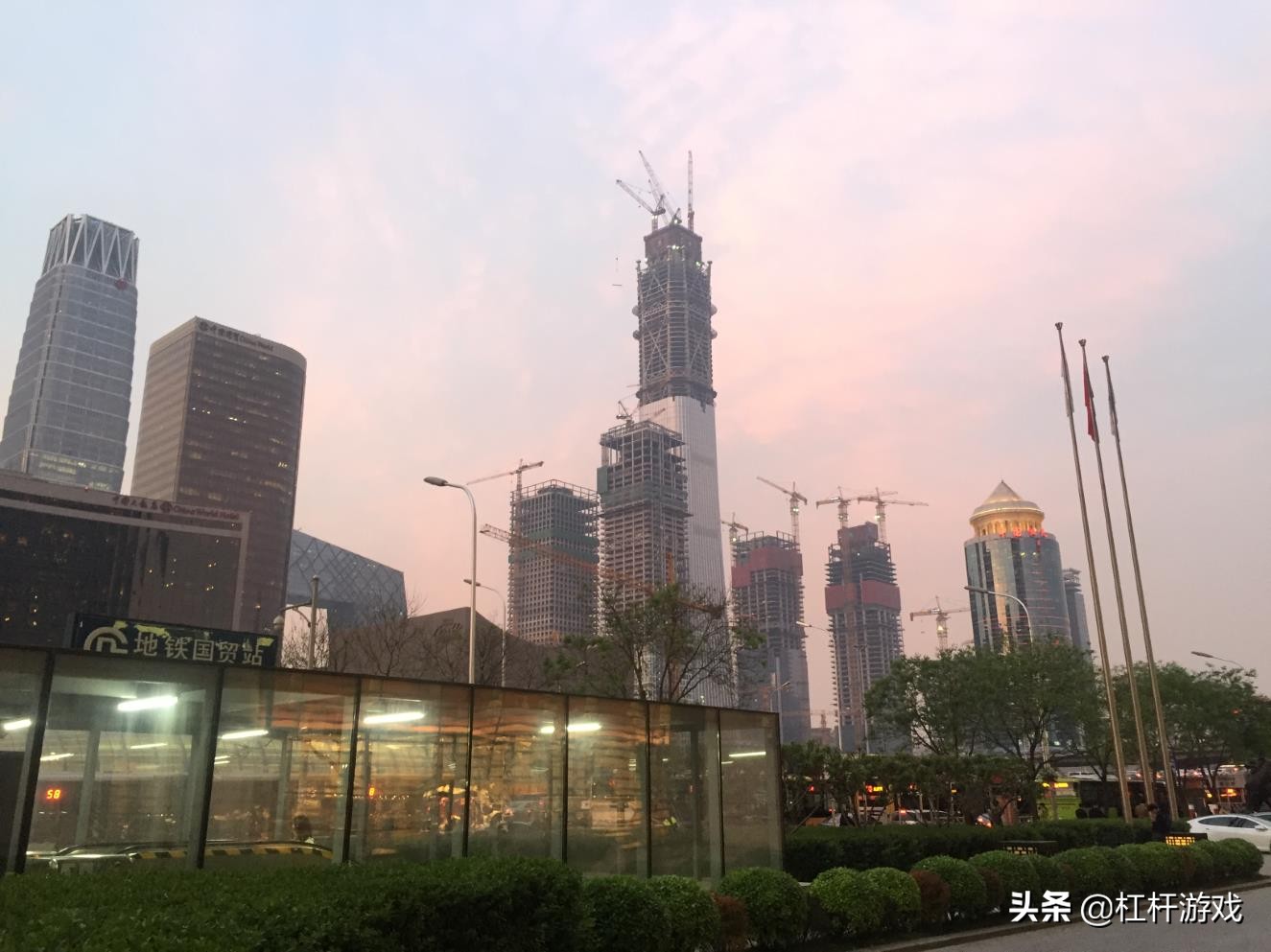 王健林3000万的电视剧要接吗,万达3000亿投资进展