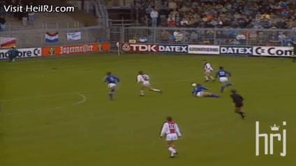 克鲁伊维特评价马拉多纳,克鲁伊夫还是马拉多纳厉害