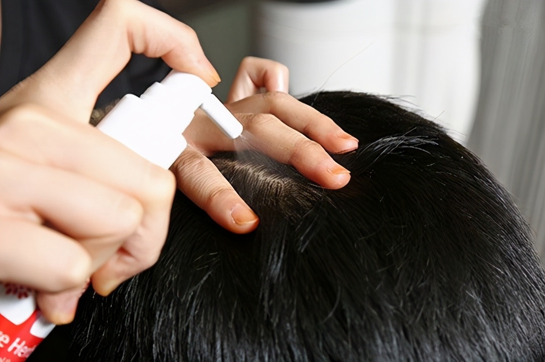 老年人染发是干头发还是湿头发好,老年人总染发有什么危害