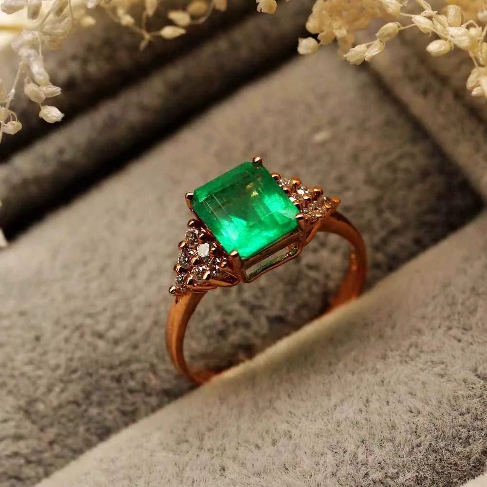 在户外挖到这样宝石千万别扔掉,不怕太阳暴晒的宝石