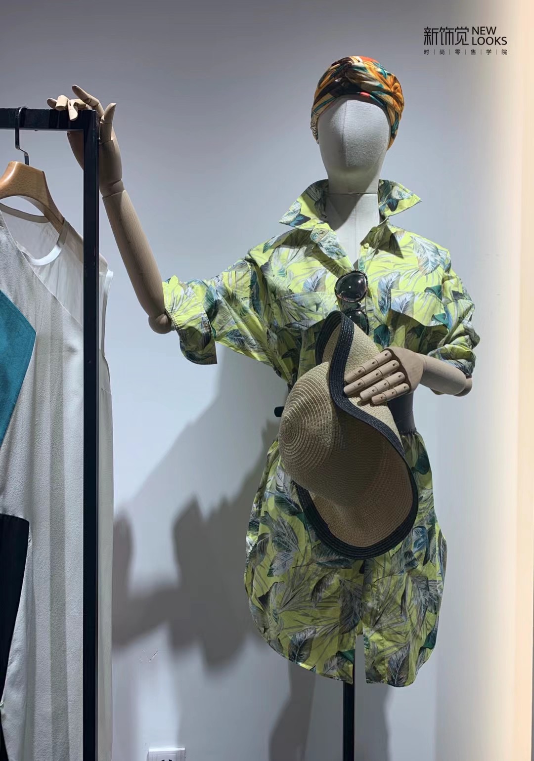 陈列衣服怎样陈列出高级感女装,高级服装陈列技巧