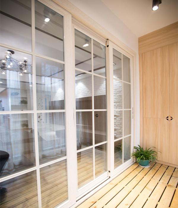 阳台隔断折叠门好还是拉门好,阳台断桥铝门窗用推拉好还是平开