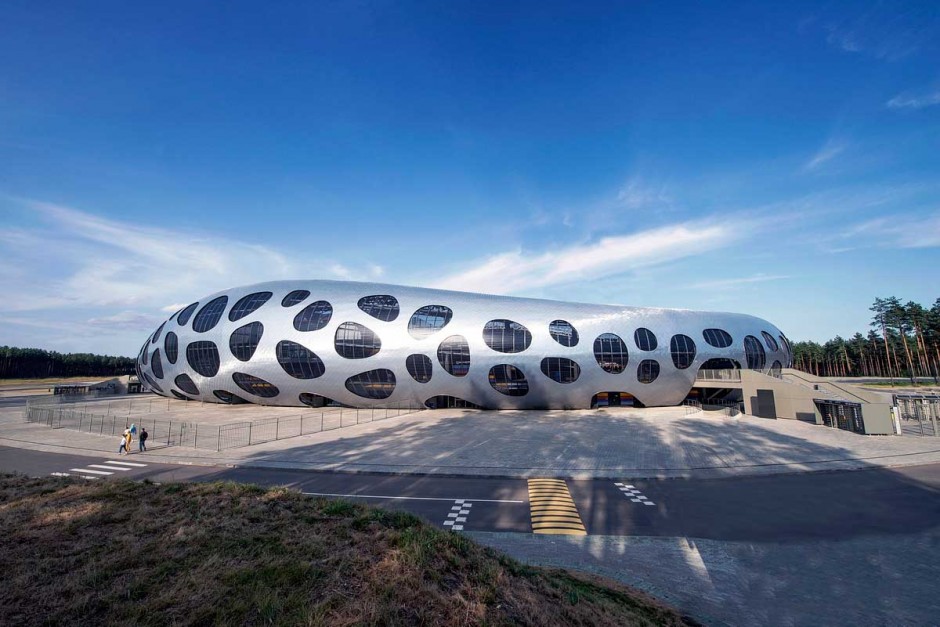 OFISArchitects作品：鲍里索夫足球场