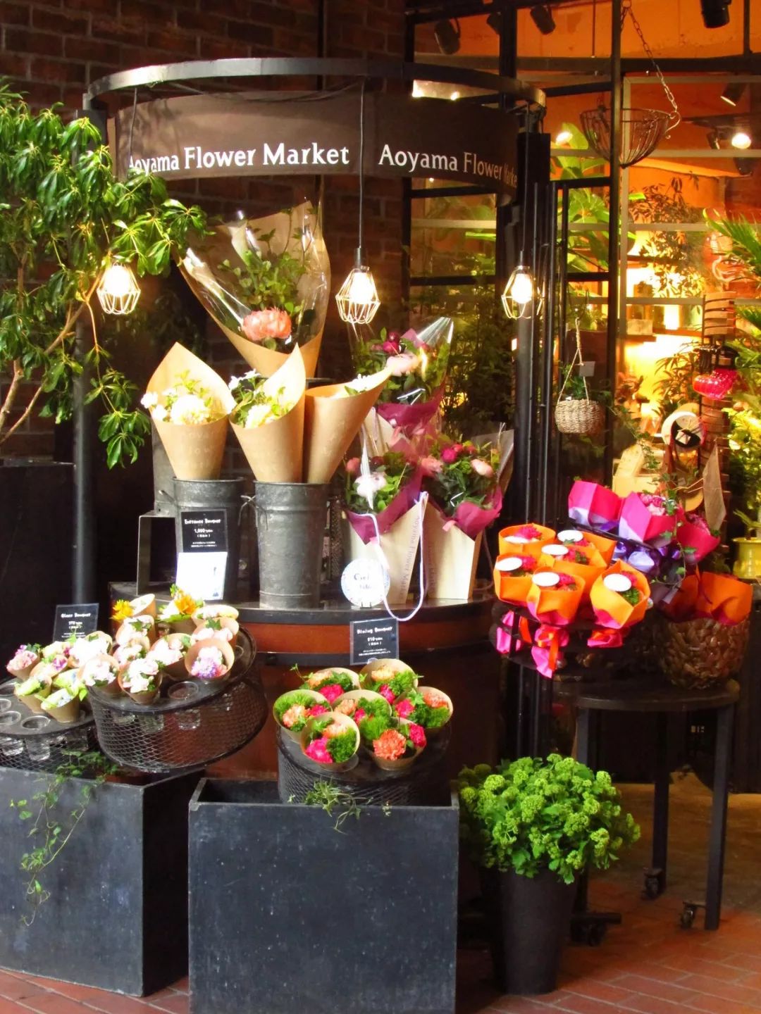 开在茶铺里的花店,开在花店里的咖啡店