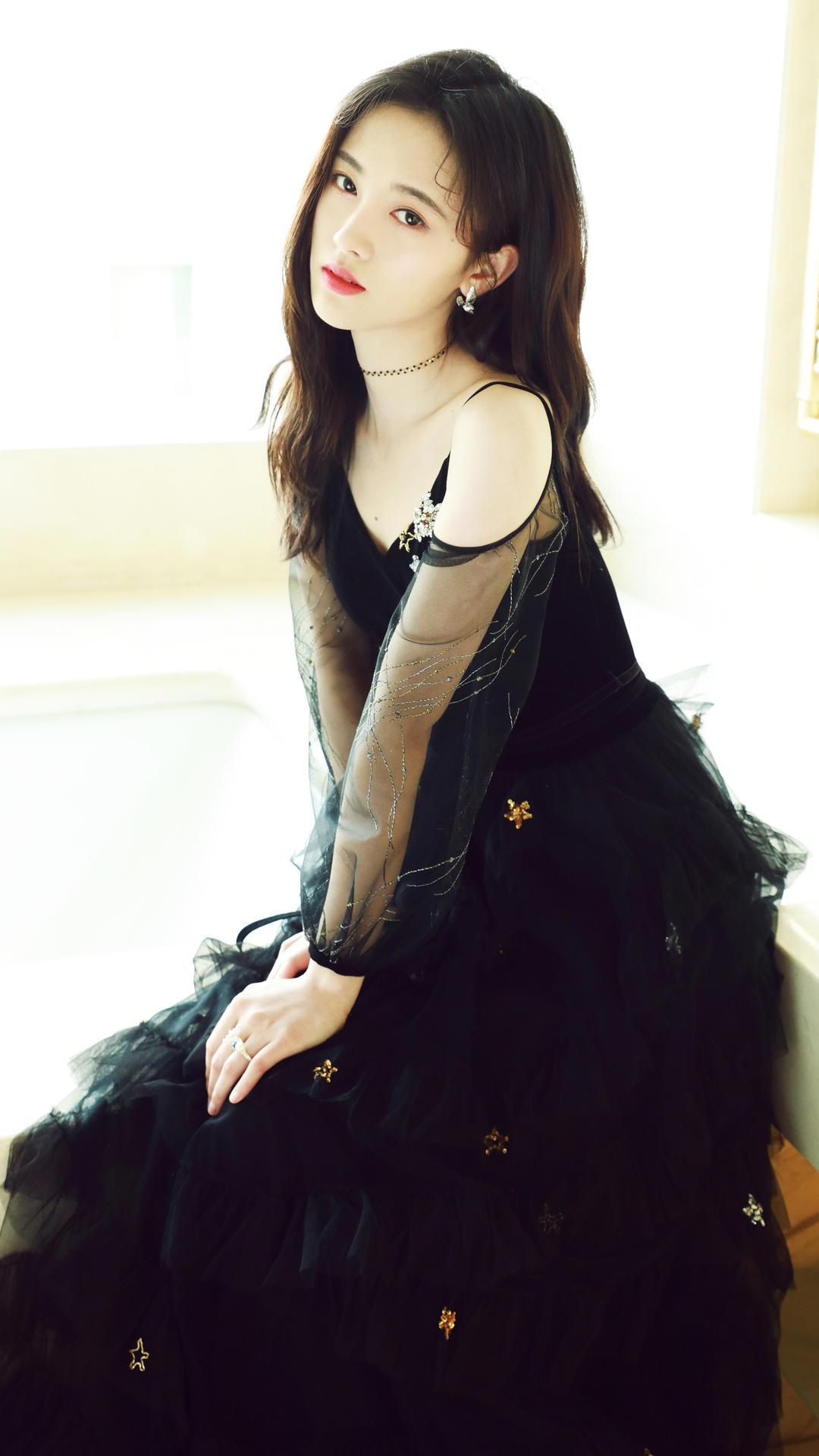 鞠婧祎新剧花间令服装,鞠婧祎红衣造型惊艳杨幂