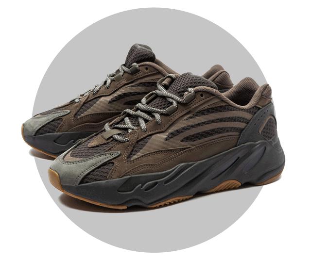 我花2000块抢到3双限量球鞋,还送了一个包...