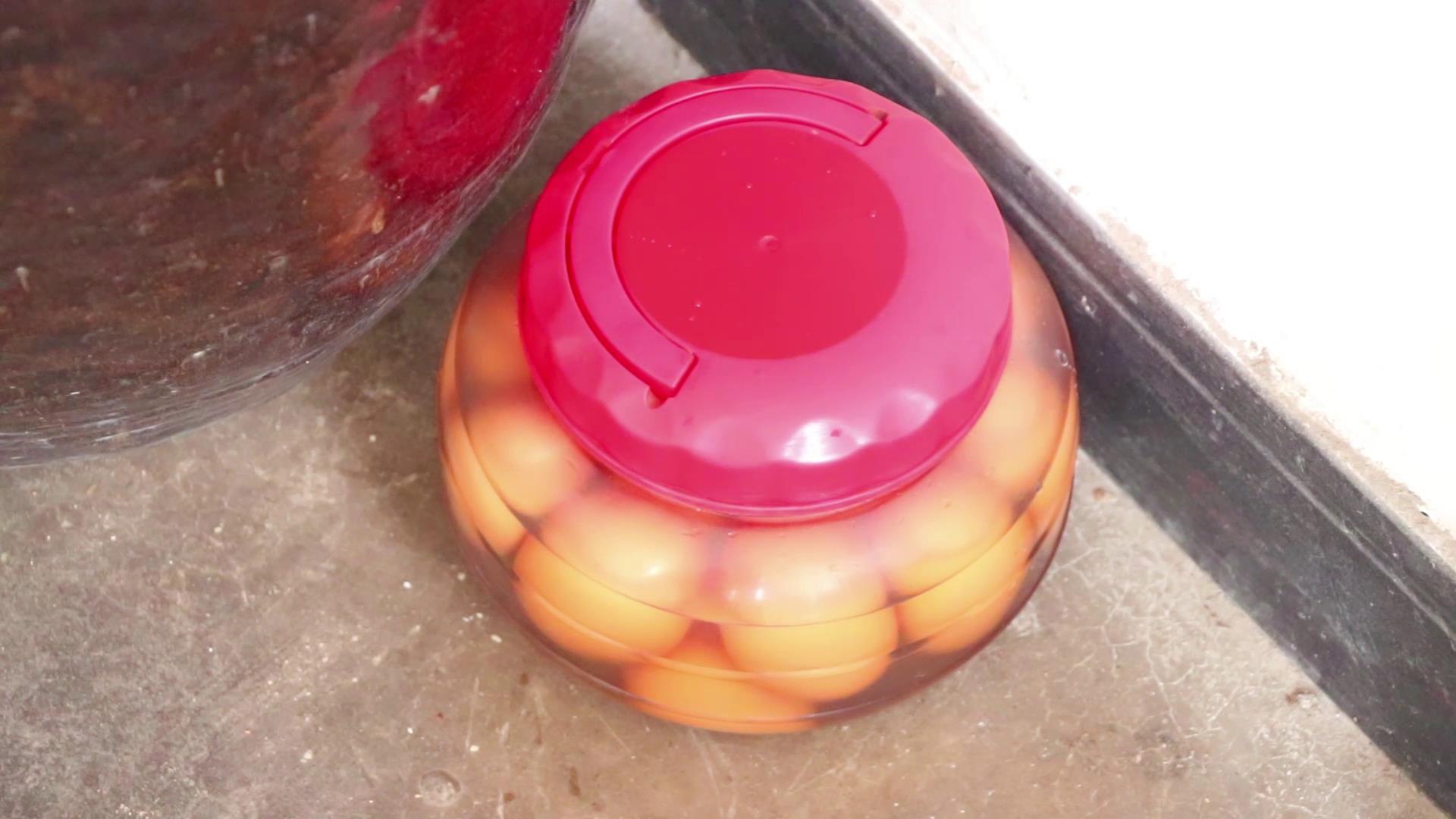 怎么样腌鸡蛋又起沙又流油,简单腌鸡蛋的方法及免费视频播放