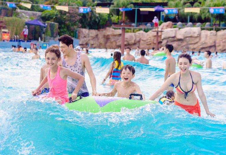 小孩玩转温泉,带娃玩的大型温泉