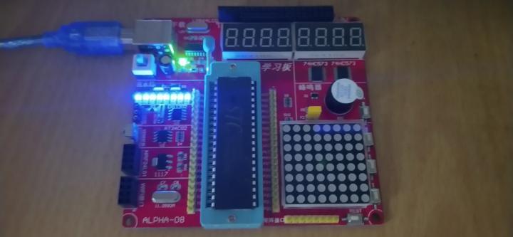 51单片机跑马灯编程入门教程,51单片机点亮led灯从零开始学