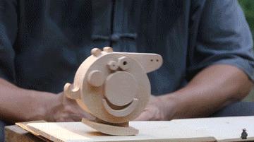 中国宝藏爷爷靠玩木头火到国外了,中国宝藏爷爷玩木头火到国外了