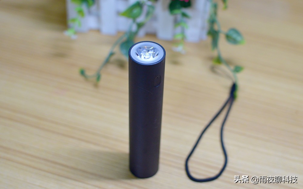 小米生态链强光手电筒,小米超亮手电筒