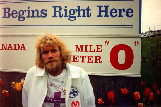 戒掉毒瘾并跑完马拉松,国际通缉犯2023