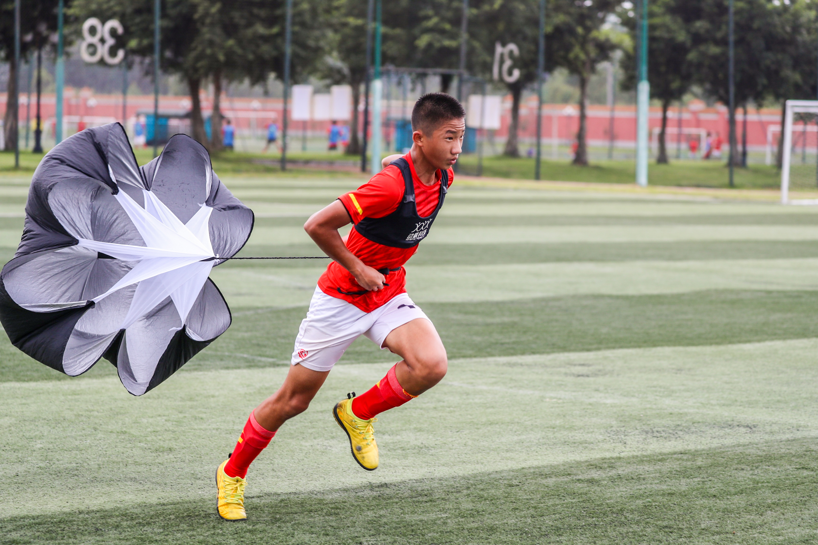 8年耕耘从0到100，“恒大出品”抢滩登陆，这张答卷给多少分