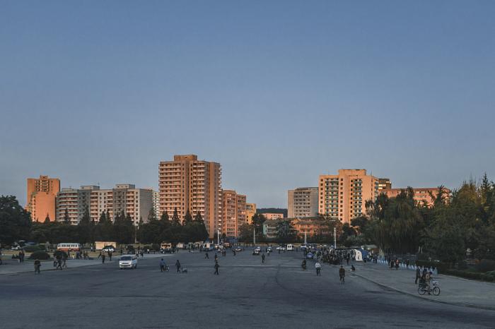 朝鲜人骑的自行车坏了，怎么修？