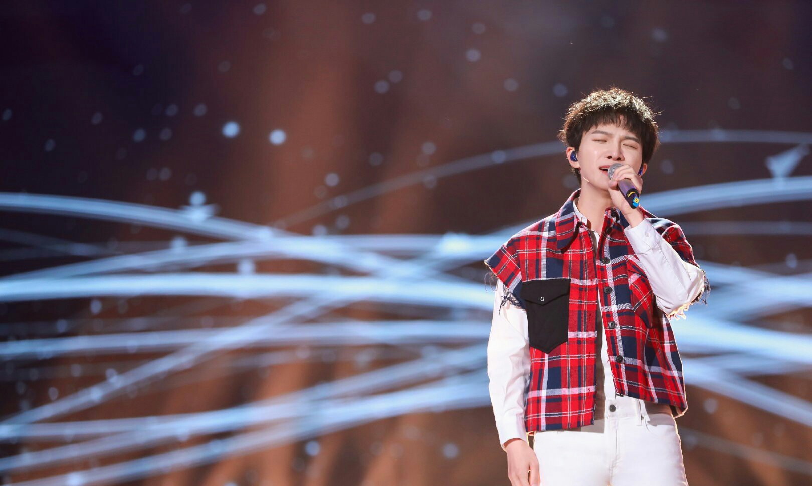 布丁凡尔赛式追星:一直喜欢宝藏男孩周深,他的天籁之音深得我心