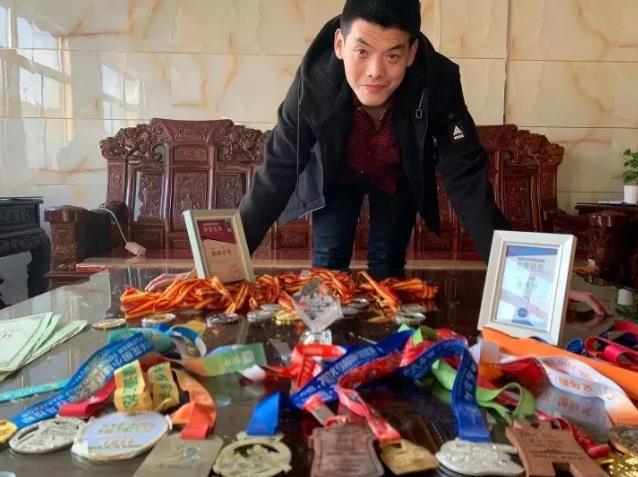 跑狐周记｜杨定宏雨战跑出221国际田联将更换名称及标志